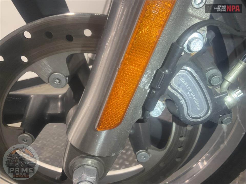 2015 Harley-Davidson FLD-103 DYNA SWITCHBACK — фото 25