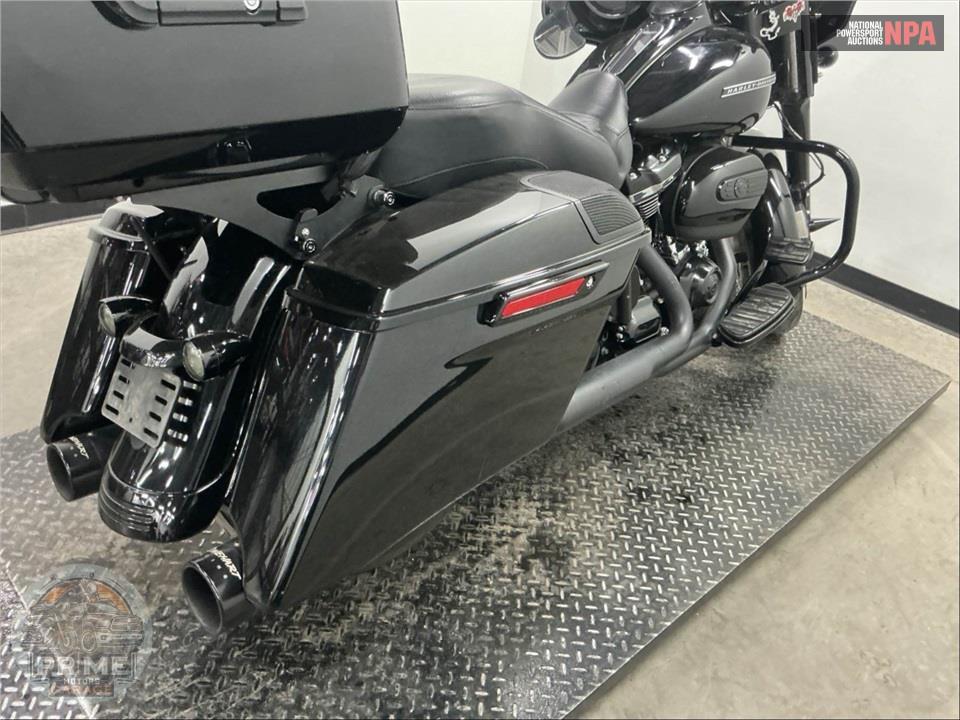 2018 Harley-Davidson FLHXS STREET GLIDE SPECIAL — фото 25