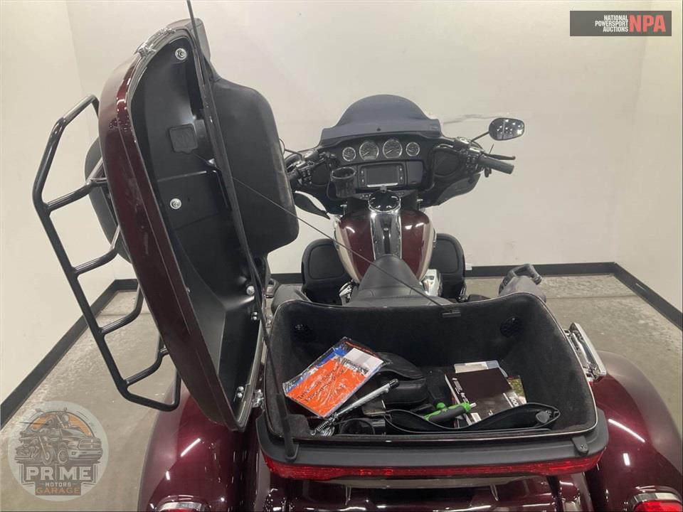 2018 Harley-Davidson FLHTCUTG TRI GLIDE ULTRA — фото 21