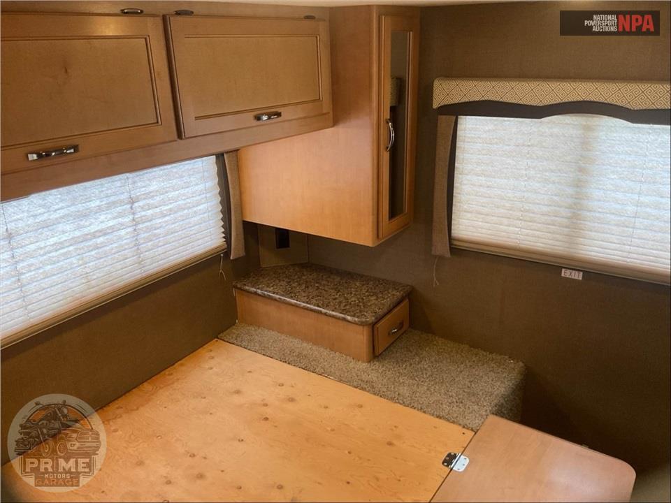 2017 Thor Motor Coach M-28Z E450-V10 - CHATEAU SERIES — фото 22