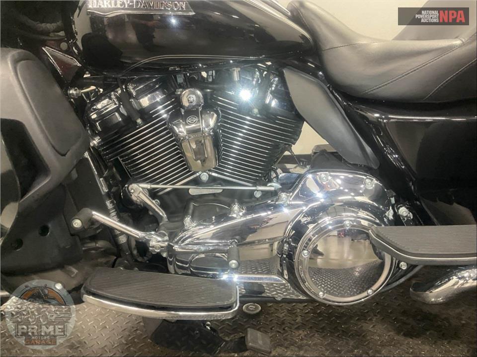 2017 Harley-Davidson FLHTCUTG TRIGLIDE ULTRA CLASSIC — фото 7