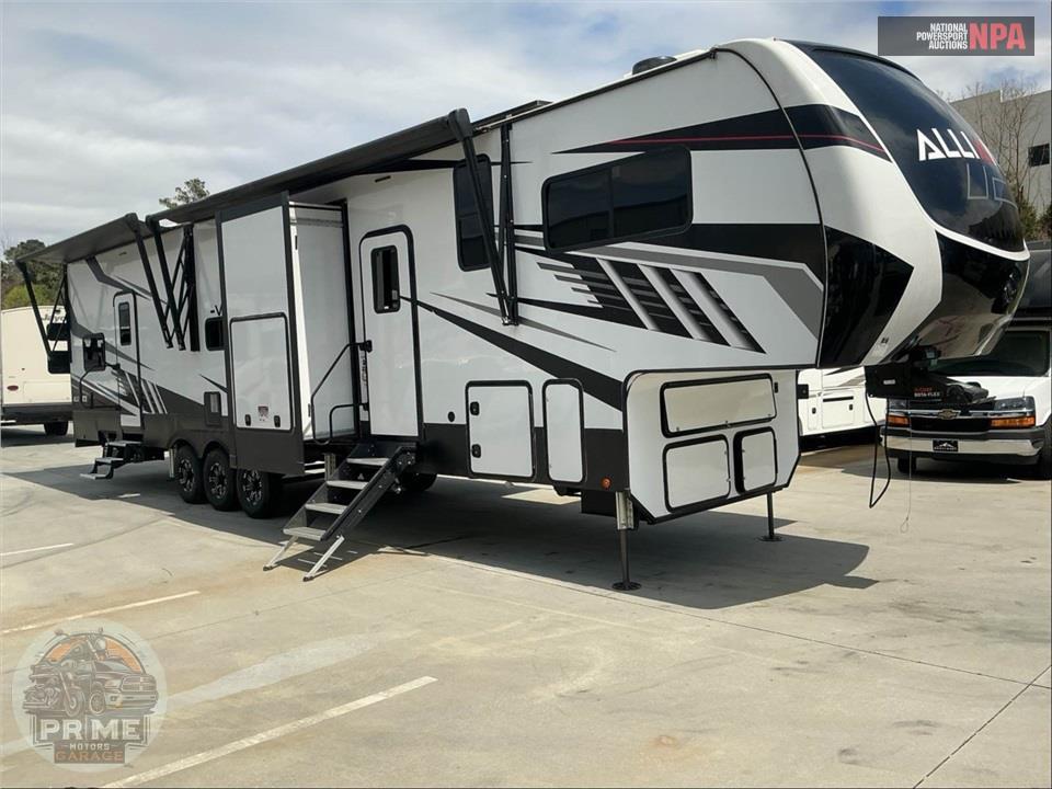 2022 Alliance Rv M-40V13 - VALOR FIFTH WHEEL SERIES — фото 1
