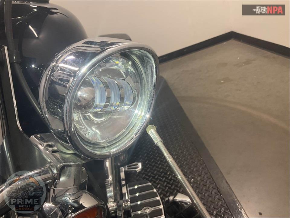 2010 Harley-Davidson FLHRC ROAD KING CLASSIC — фото 37