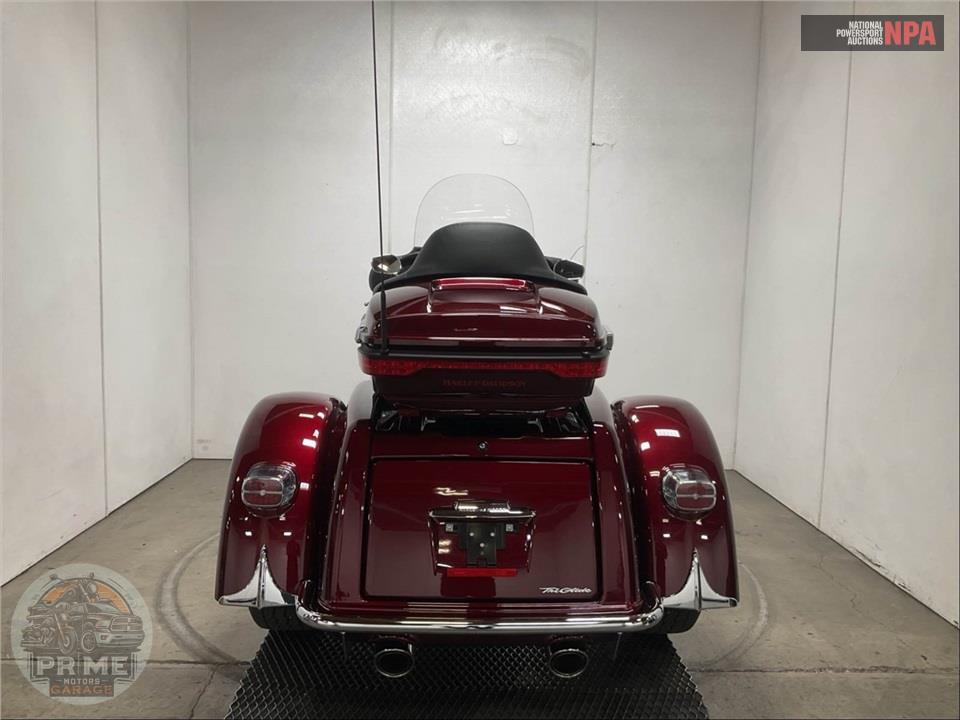 2015 Harley-Davidson FLHTCUTG TRIGLIDE ULTRA CLASSIC — фото 4
