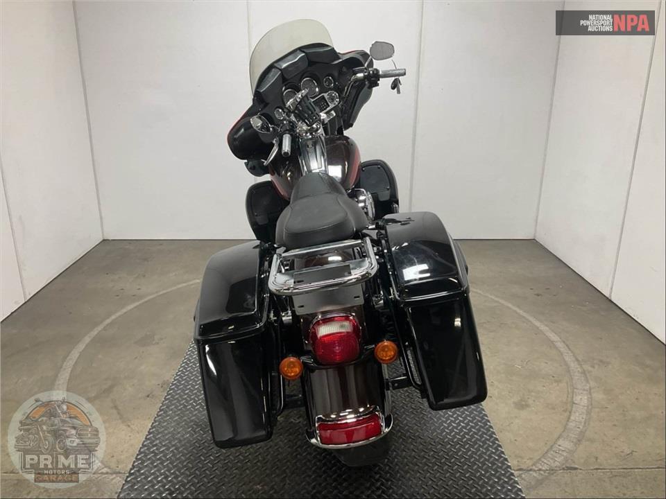 2010 Harley-Davidson FLHTCU ULTRA CLASSIC ELECTRA GLIDE — фото 4