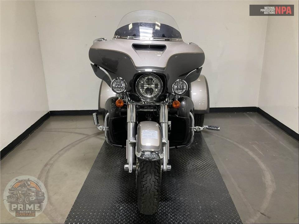 2023 Harley-Davidson FLHTCUTG TRI GLIDE ULTRA CLASSIC — фото 2
