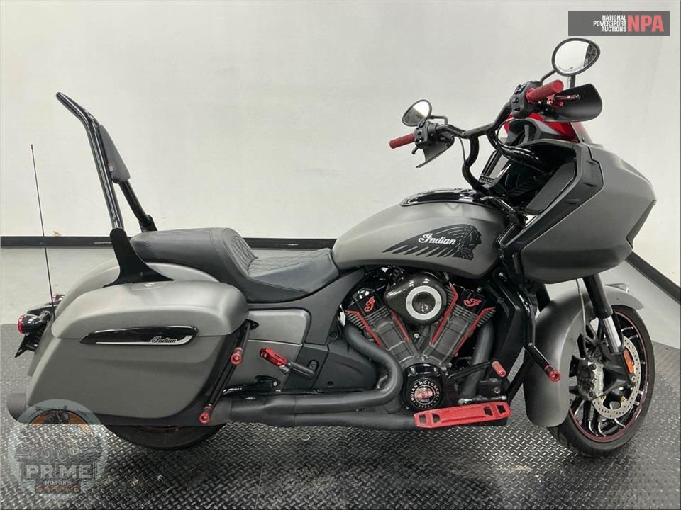 2023 Indian Motorcycle CHALLENGER DARK HORSE (SMOKE) — фото 1