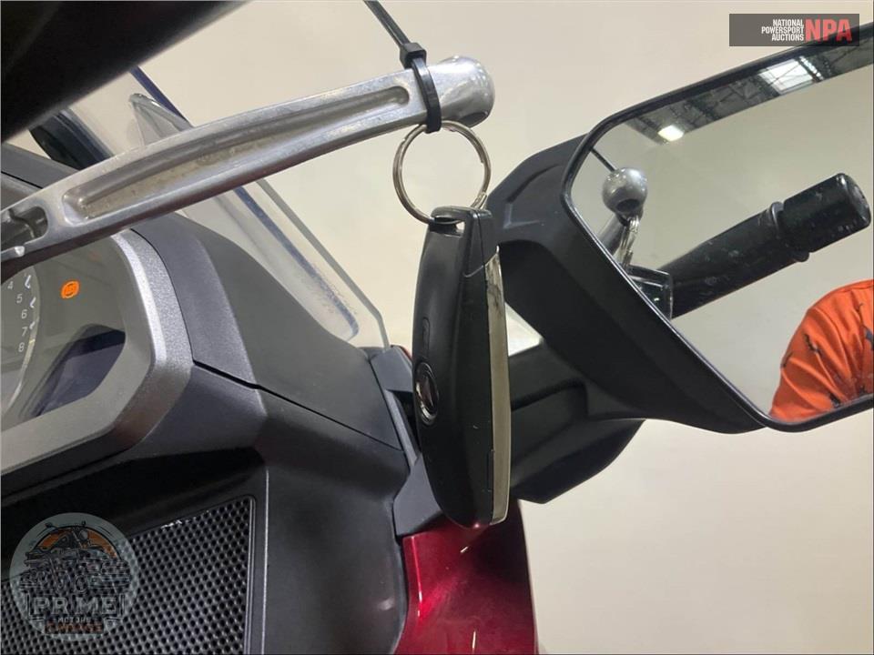 2018 Honda GL1800D GOLDWING TOUR DCT (BLUE) — фото 13