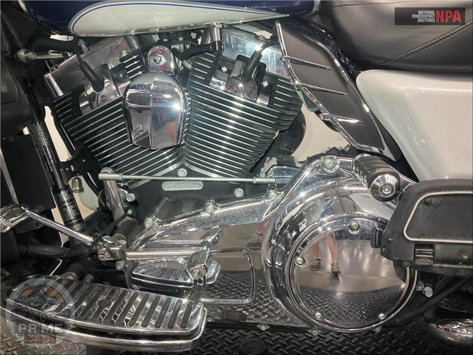 2015 Harley-Davidson FLHTCUTG TRIGLIDE ULTRA CLASSIC — фото 7
