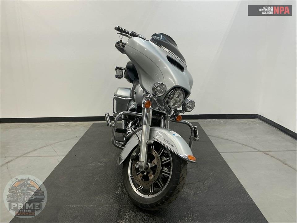 2015 Harley-Davidson FLHTCU ULTRA CLASSIC ELECTRA GLIDE — фото 2