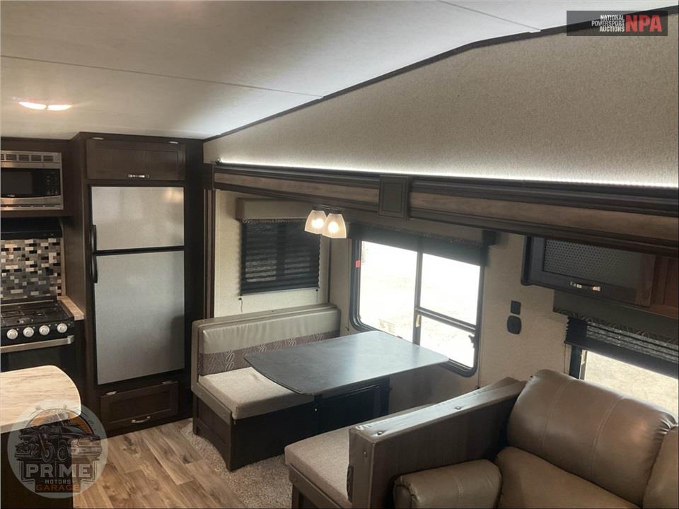 2020 Keystone Rv M-302 FWRK - SPRINGDALE FIFTH WHEEL SERIES — фото 6