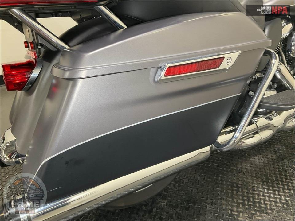 2017 Harley-Davidson FLHTK ULTRA LIMITED — фото 30