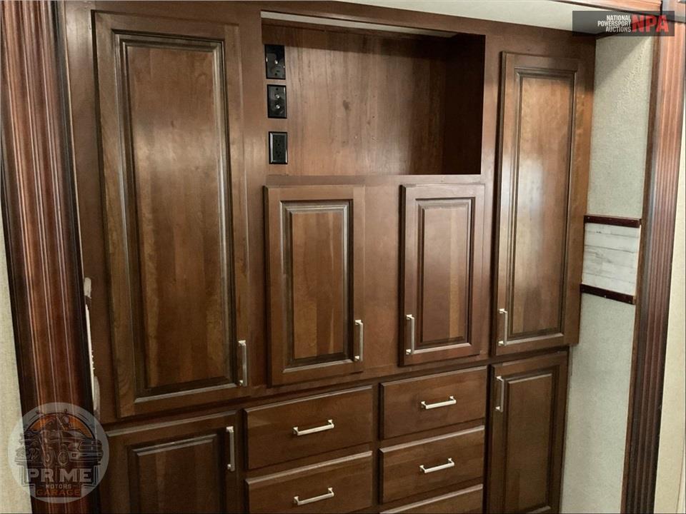 2018 Keystone Rv M-3800 FK - ALPINE FIFTH WHEEL SERIES — фото 12