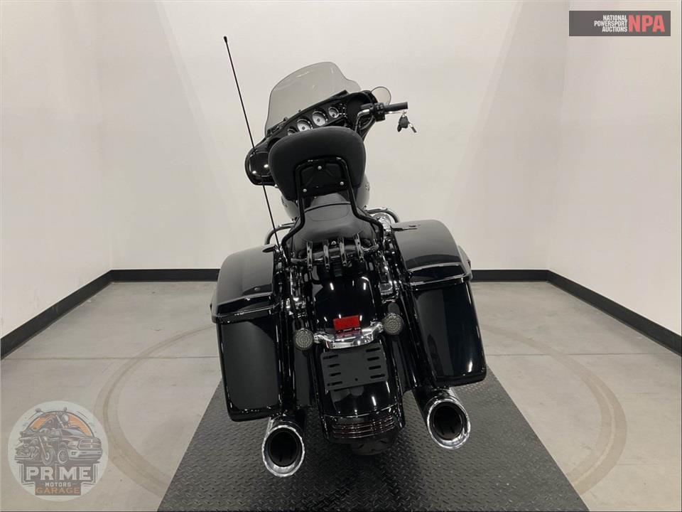 2017 Harley-Davidson FLHXS STREET GLIDE SPECIAL — фото 4
