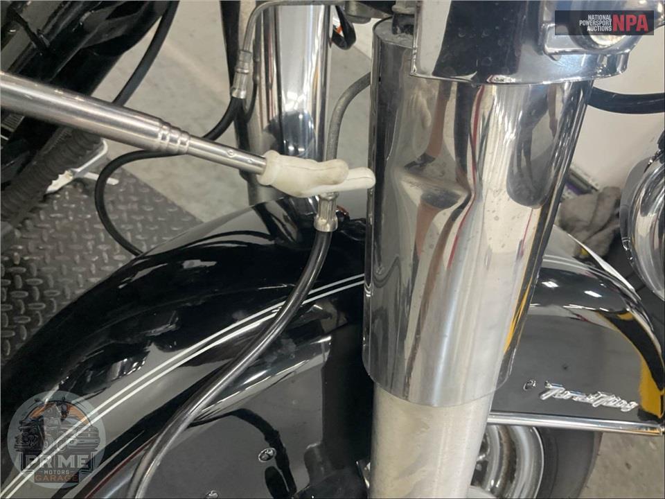2010 Harley-Davidson FLHRC ROAD KING CLASSIC — фото 35
