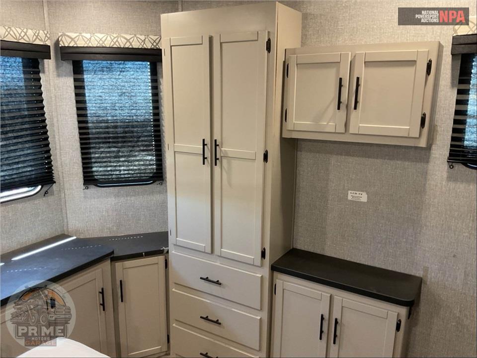 2021 Crossroads Rv M-374 BAR - HAMPTON SERIES — фото 12