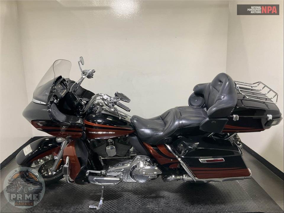 2015 Harley-Davidson FLTRUSE CVO ROAD GLIDE ULTRA — фото 3