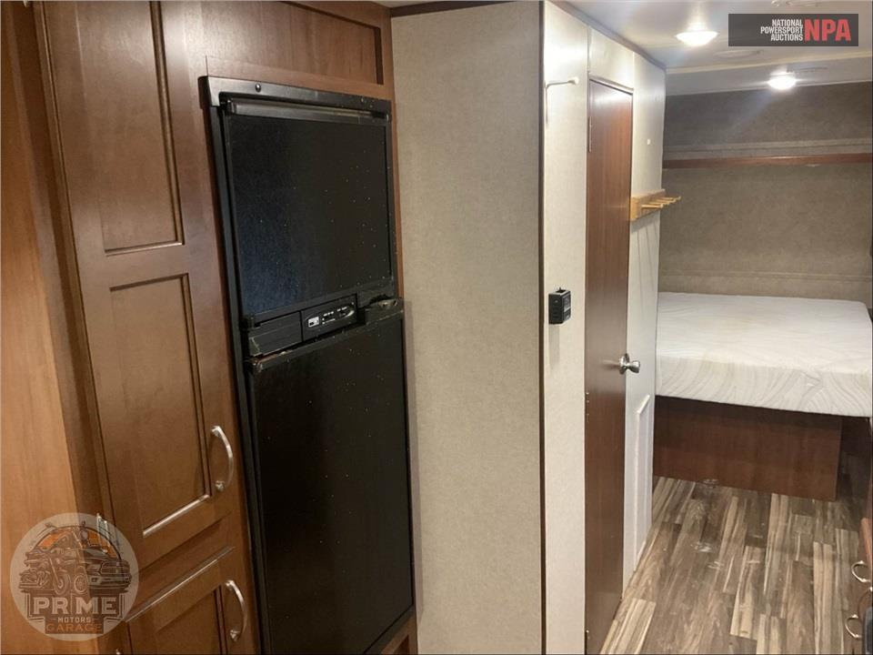 2017 Jayco M-212 QBW - JAY FLIGHT SLX SERIES — фото 9