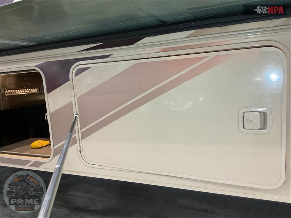 2019 Winnebago M-32YE FORD - VISTA SERIES — фото 56