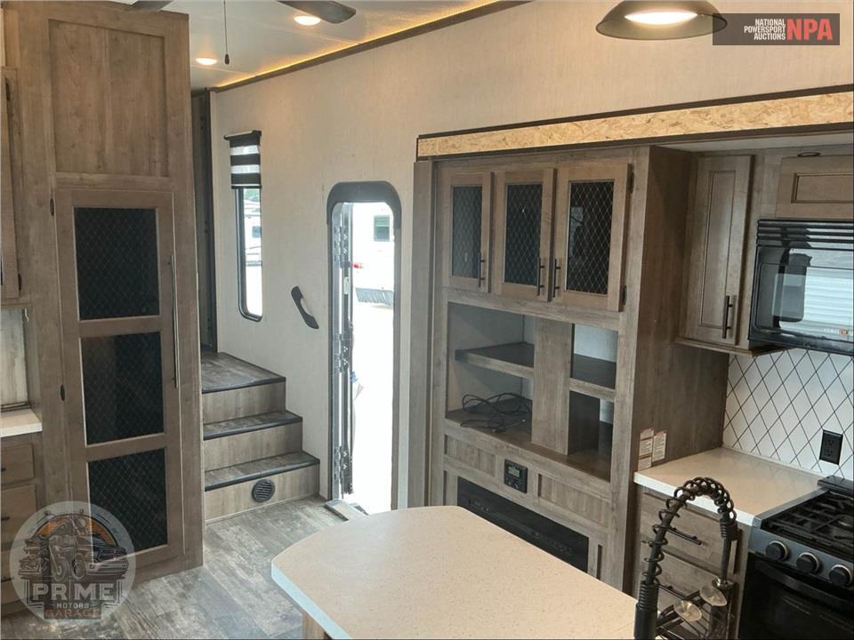 2021 Sabre By Forest River M-38DBQ - FIFTH WHEEL SERIES — фото 9