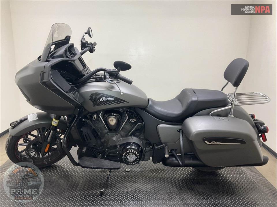 2023 Indian Motorcycle CHALLENGER DARK HORSE (SMOKE) — фото 3