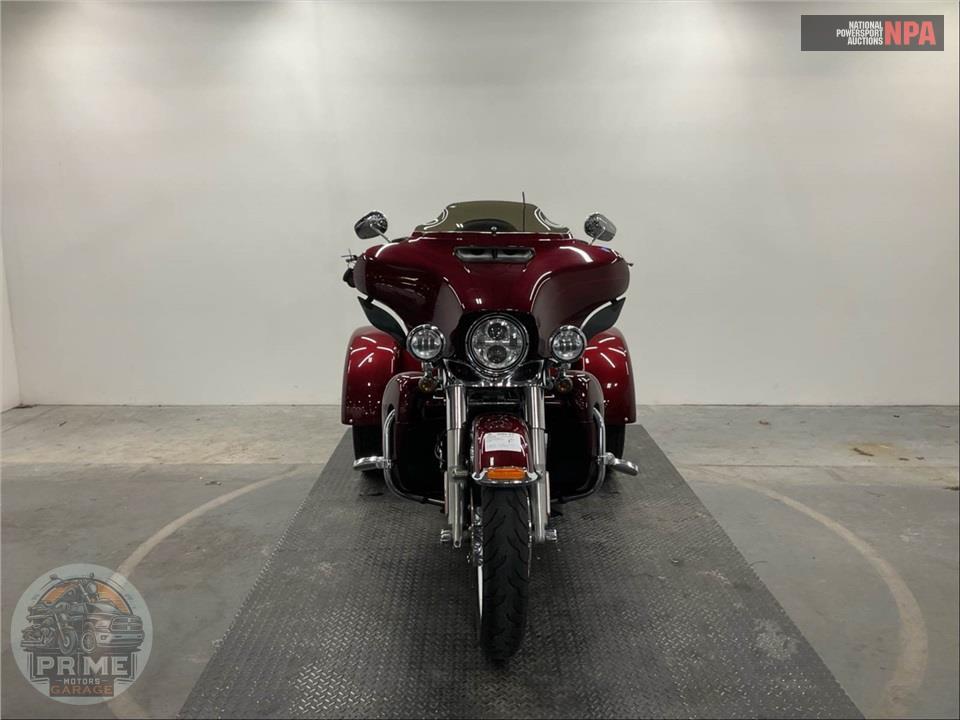 2015 Harley-Davidson FLHTCUTG TRIGLIDE ULTRA CLASSIC — фото 2