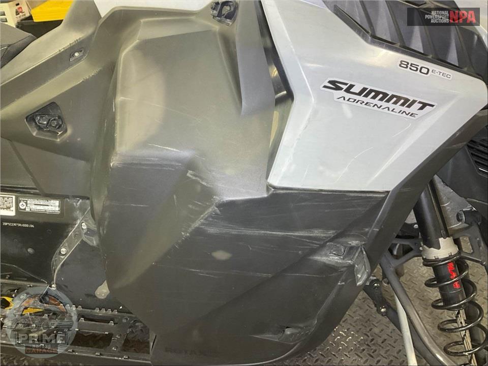 2024 Ski-Doo Summit Adrenaline 154 850 E-TEC PowderMax Light FlexEdge 2.5" E.S. — фото 10