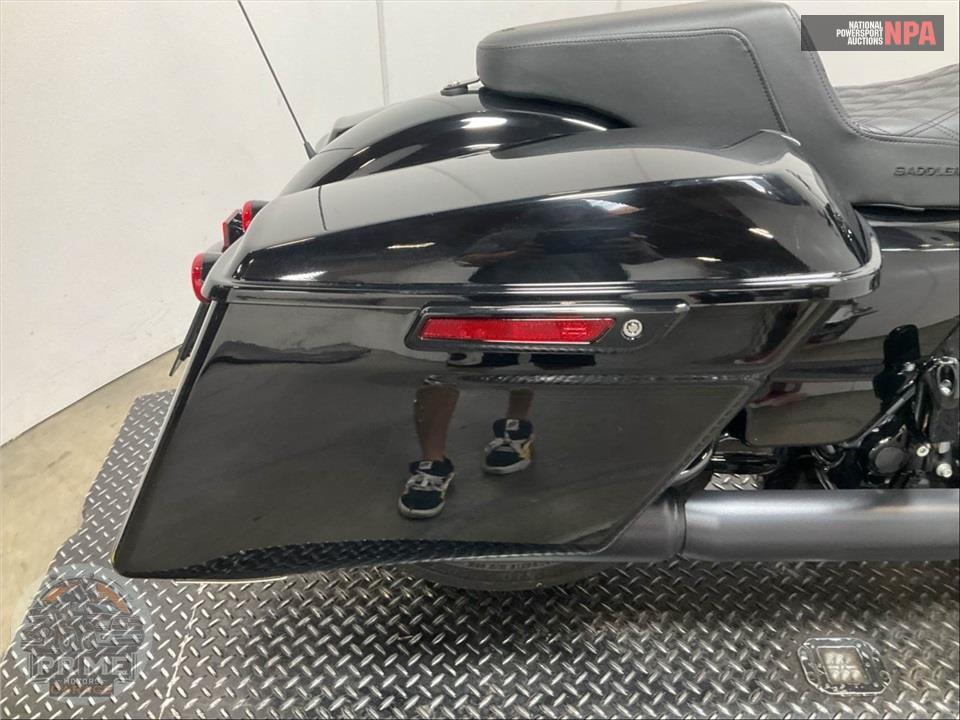 2023 Harley-Davidson FLTRXS ROAD GLIDE SPECIAL — фото 17