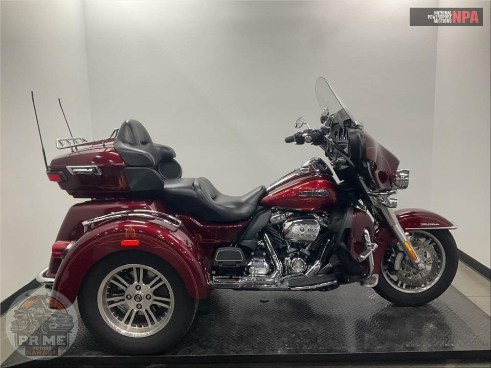 2017 Harley-Davidson FLHTCUTG TRIGLIDE ULTRA CLASSIC — фото 1