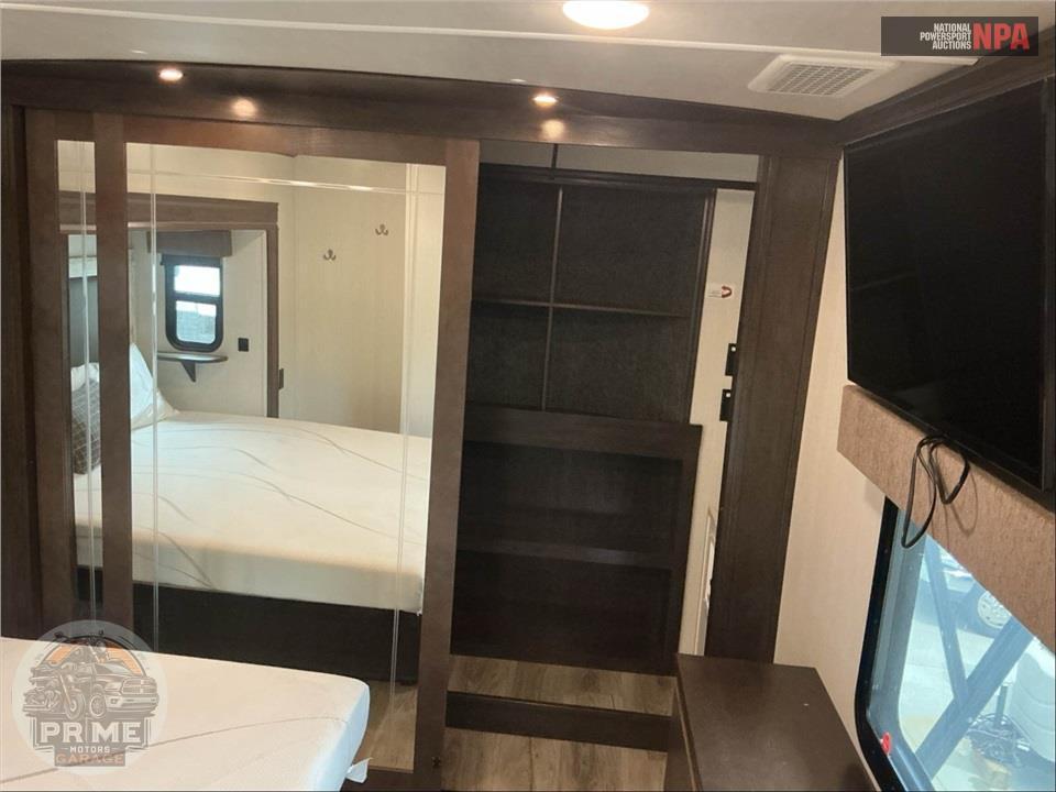 2021 Cedar Creek M-37MBH - SILVERBACK FIFTH WHEEL SERIES — фото 13