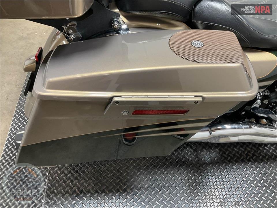 2013 Harley-Davidson FLTRXSE2 SCREAMIN EAGLE — фото 16