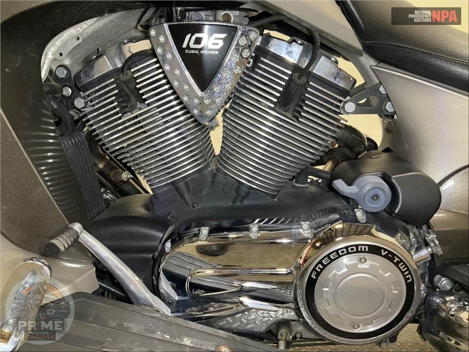 2013 Victory Motorcycles VISION TOUR — фото 7