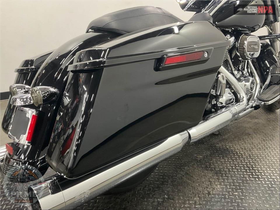 2017 Harley-Davidson FLHXS STREET GLIDE SPECIAL — фото 17