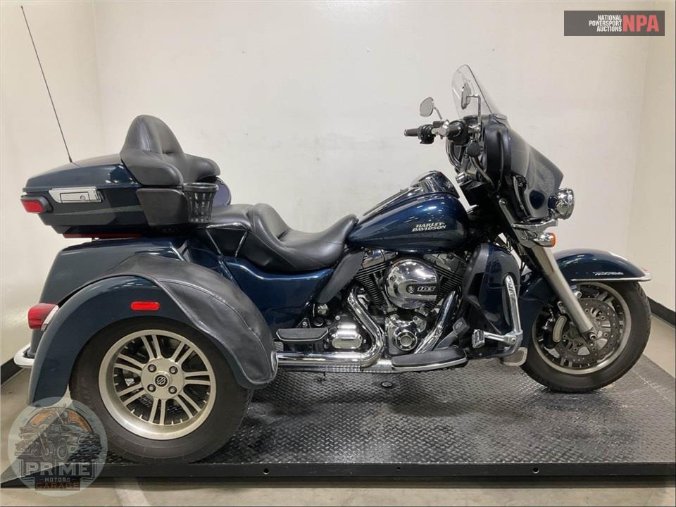 2016 Harley-Davidson FLHTCUTG TRIGLIDE ULTRA CLASSIC — фото 1
