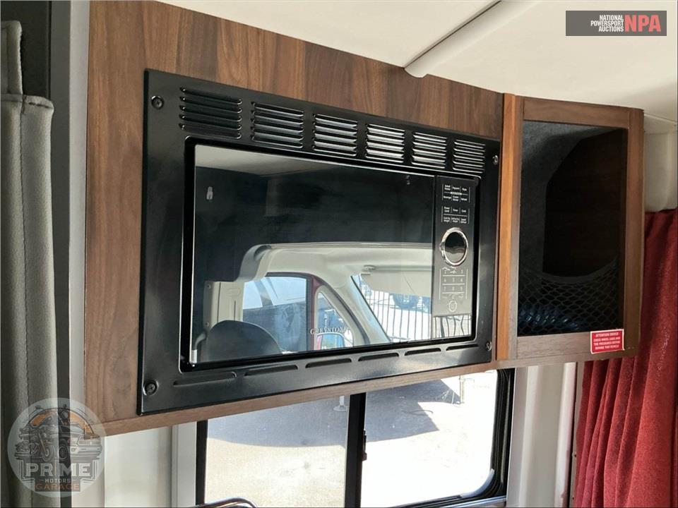2023 Winnebago M-59RA RAM - ROAM SERIES — фото 18