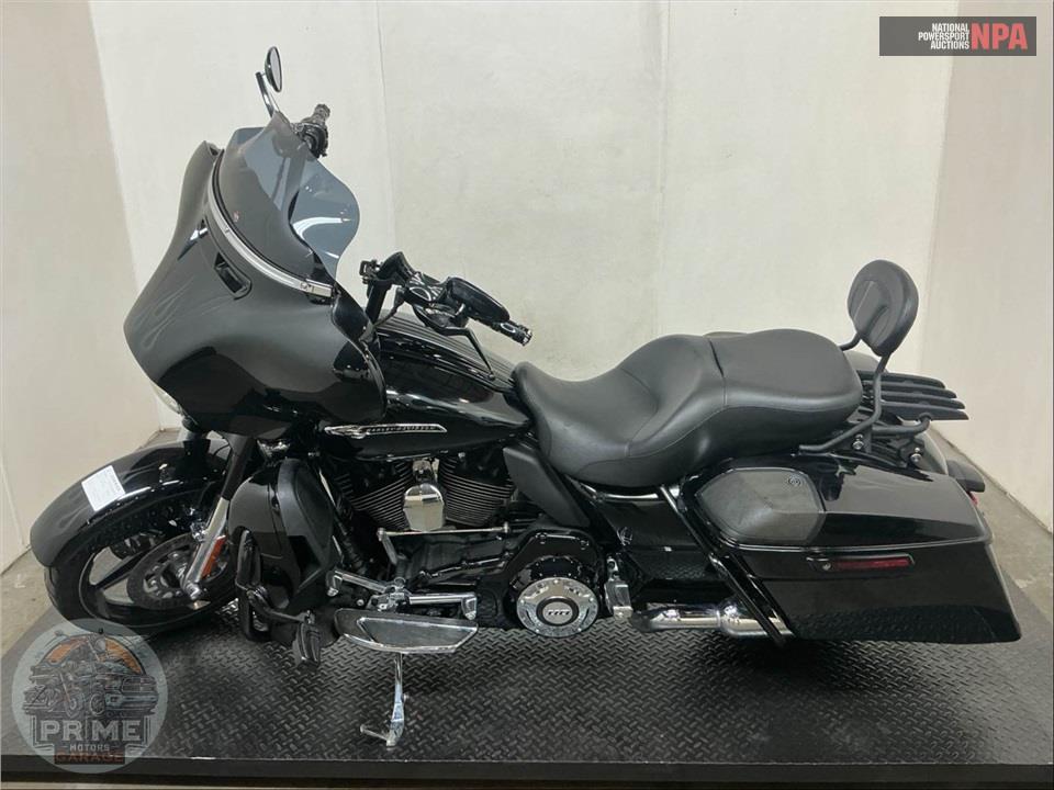 2016 Harley-Davidson FLHXSE CVO STREET GLIDE SPECIAL — фото 3
