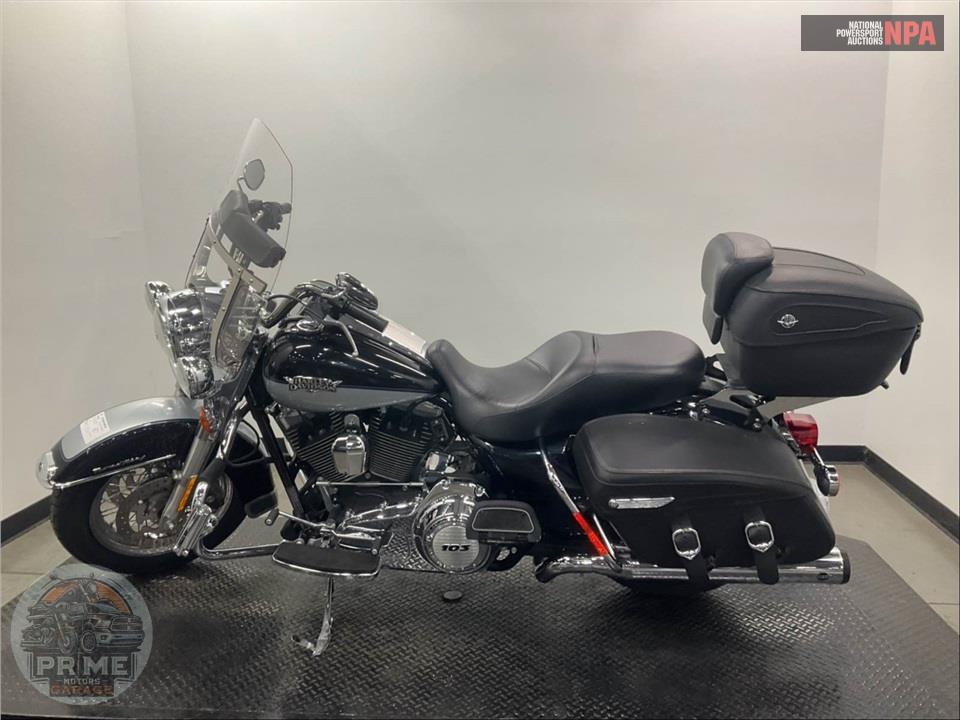 2012 Harley-Davidson FLHRC ROAD KING CLSC — фото 3