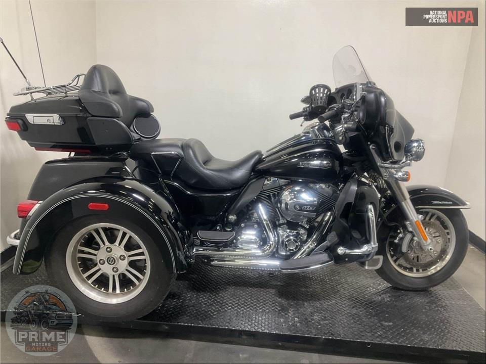 2016 Harley-Davidson FLHTCUTG TRIGLIDE ULTRA CLASSIC — фото 1