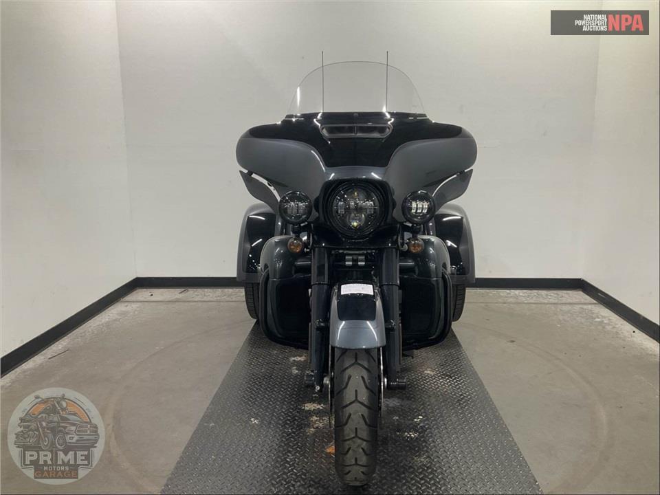 2025 Harley-Davidson FLHTCUTG TRI GLIDE ULTRA CLASSIC — фото 2