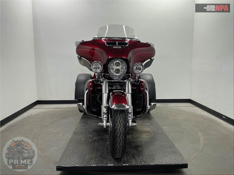 2016 Harley-Davidson FLHTCUTG TRIGLIDE ULTRA CLASSIC — фото 2