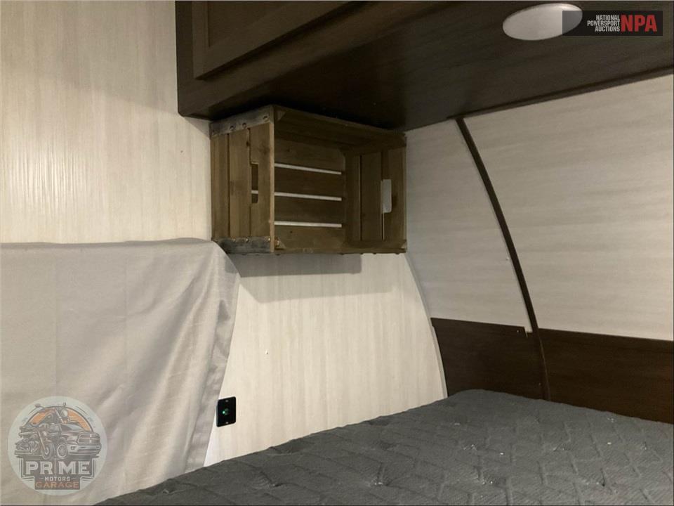 2019 Cherokee By Forest River M-23GOLD15 WOLF PACK TOY HAULER SERIES — фото 19