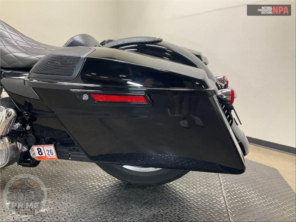 2017 Harley-Davidson FLTRX ROAD GLIDE — фото 18