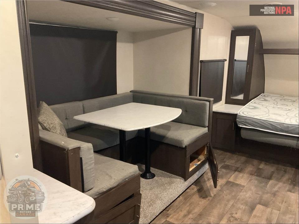 2018 Wildwood By Forest River M-230BHXL X-LITE SERIES — фото 8