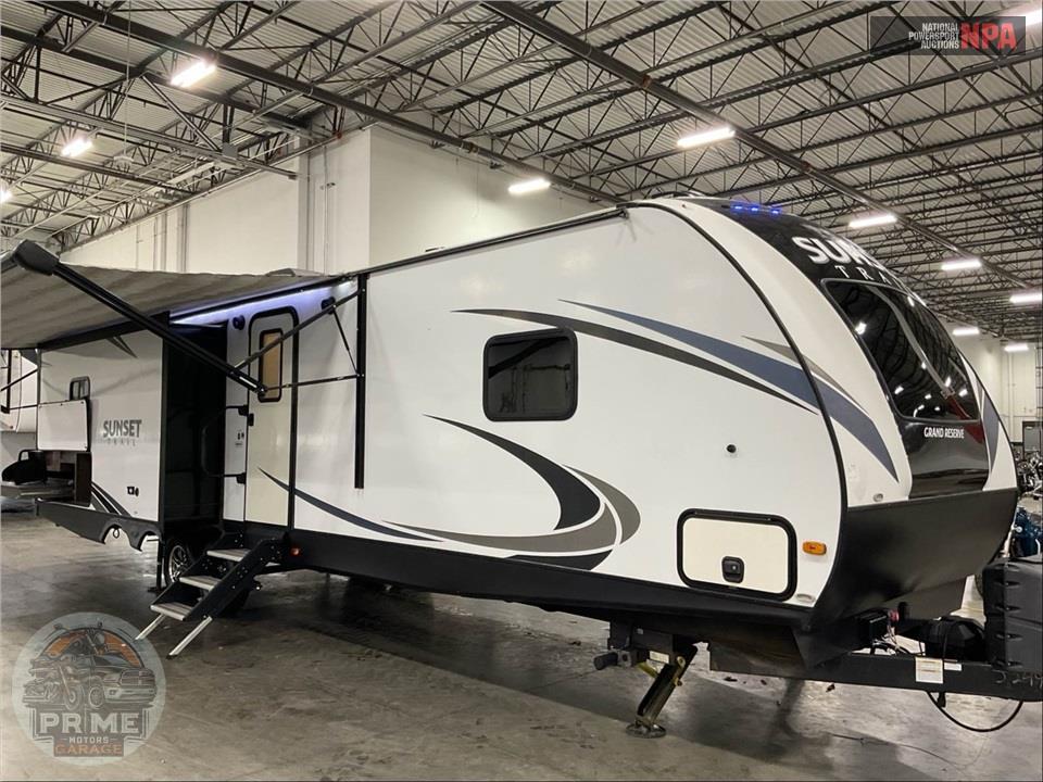 2018 Crossroads Rv M-33 CK - SUNSET TRAIL GRAND RESERVE SERIES — фото 1