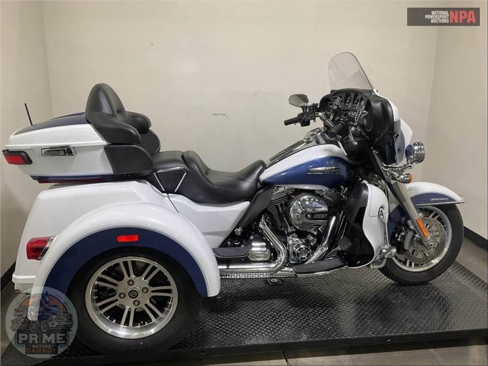 2015 Harley-Davidson FLHTCUTG TRIGLIDE ULTRA CLASSIC — фото 1