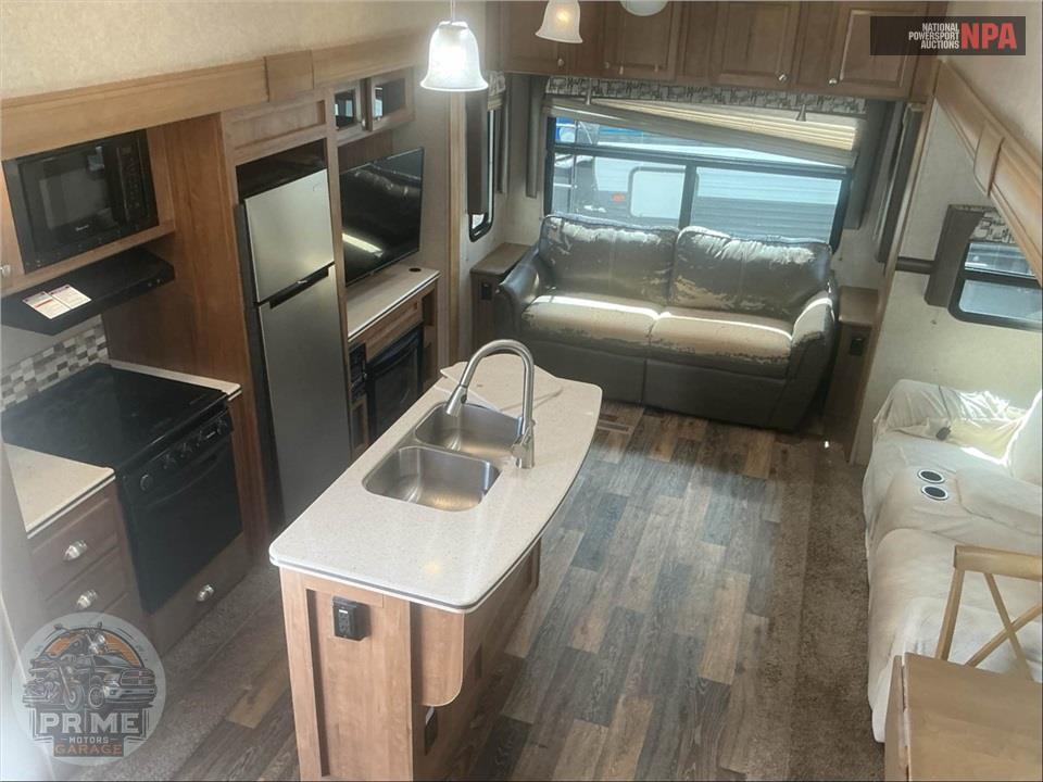 2017 Rockwood By Forest River M-8288WSA - SIGNATURE ULTRA LITE FIFTH WHEEL SERIES — фото 6