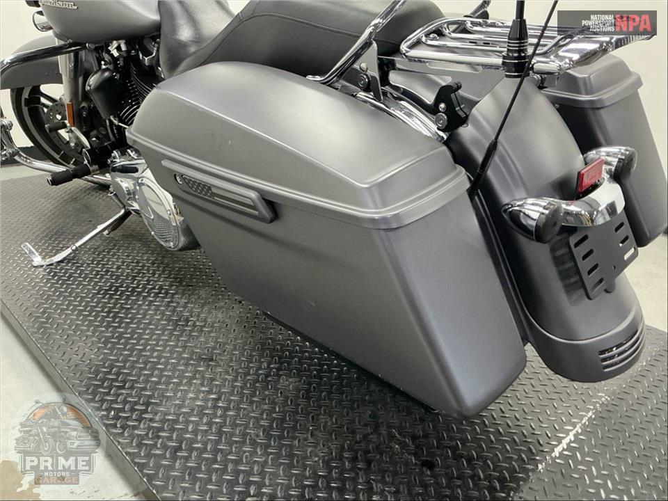 2017 Harley-Davidson FLHXS STREET GLIDE SPECIAL — фото 26