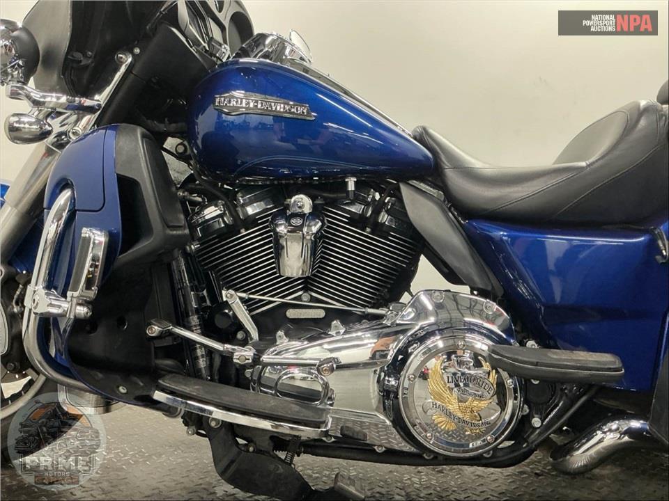 2017 Harley-Davidson FLHTCUTG TRIGLIDE ULTRA CLASSIC — фото 7