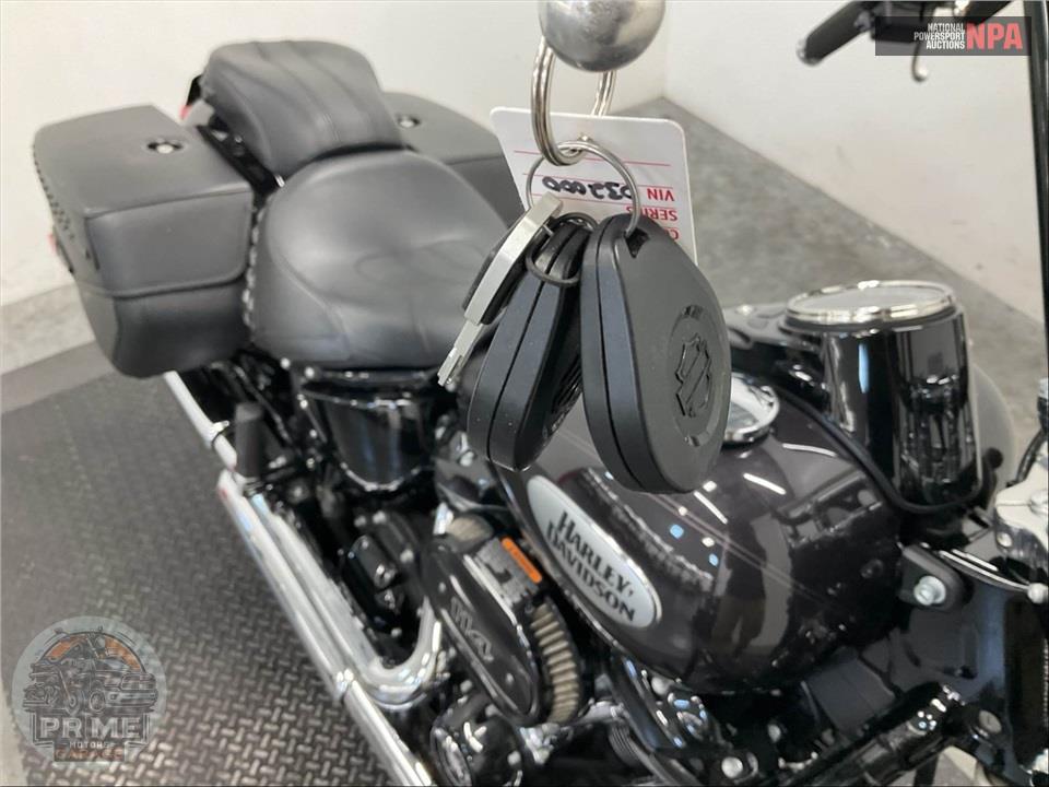 2021 Harley-Davidson FLHCS HERITAGE CLASSIC 114 — фото 11