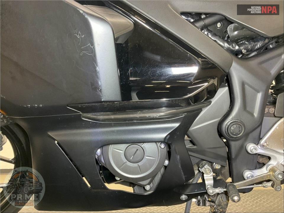 2025 Yamaha YZF-R3 — фото 8